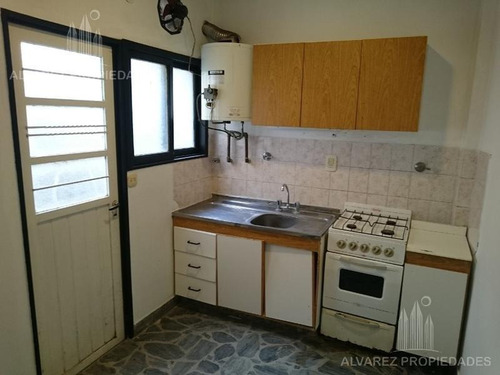 Imagen 5 de 10 de Casa Ph 2 Ambientes Venta Castelar Centro