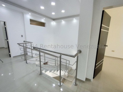 Lujoso Townhouse En Venta Ubicado En La Morita Urb Villas Ingenio I Db 24-28766