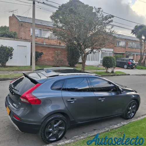 Volvo V40 1.6 T4 Cross Country Kinetic Fwd