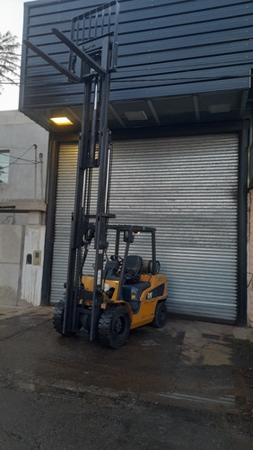 Imagen 6 de 13 de Autoelevador Caterpillar 3500kg Torre Triple Nafta/gas