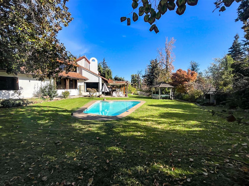 Casa En Venta De 7 Dorm. En Las Condes