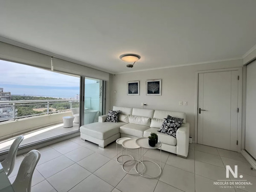 En Exclusividad Departamento De Metraje De 2 Dormitorios Transformado En Loft Roosevelt, Punta Del Este Piso Alto Con Vista Al Mar! 