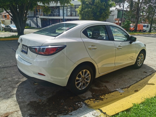 Imagen 5 de 12 de Toyota Yaris 2018 1.5 R Le Mt