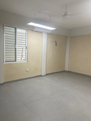 | Excelente Oficina Equipada, En Venta. |