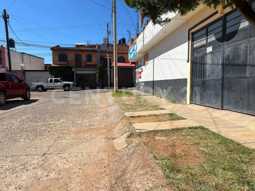 En Venta!!! Casa Habitación Con Locales Comerciales En Esquina!!! Arandas, Jal.
