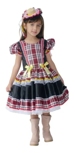Crianca vestida de caipira 2025