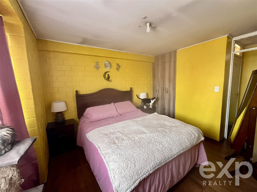 Casa En Venta De 2d, 1b Y Estacionamientos En Puente Alto