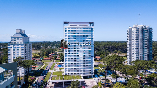 Torre Greenlife Apartamento 1 Dormitorios Con 2 Baños, Punta Del Este