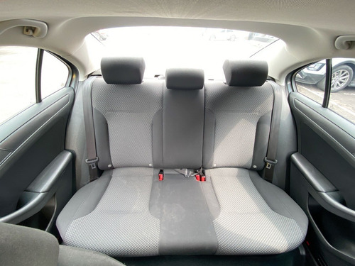Imagen 24 de 25 de Volkswagen Nuevo Jetta Trendline 2013