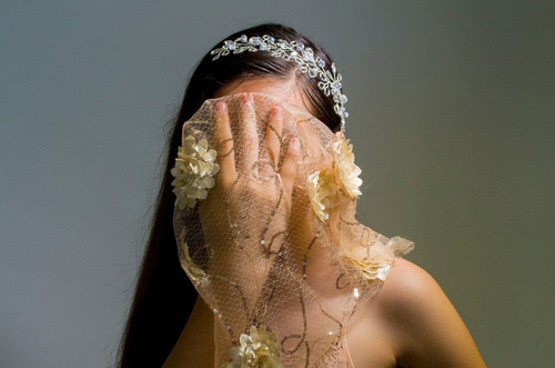 Imagen 5 de 9 de Tocado Tiara Diadema Novia Xv Años Comunión Kenia Hadas