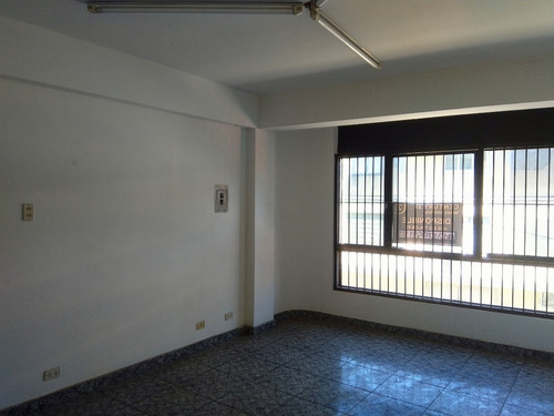 Edificio Local Comercial En Venta En Caraballeda, La Guaira 1200m2 4niveles 15pe (cbe)