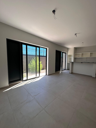 Venta Dúplex 2 Dormitorios Maipú Con Cochera