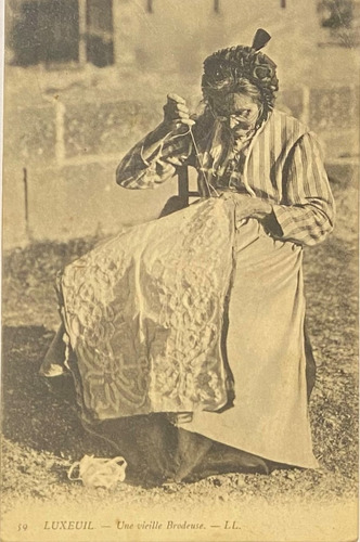 Antigua Postal, Una Vieja Bordadora, P02/ 84 (Usado)