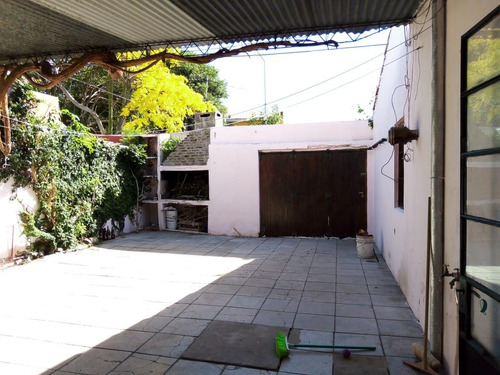 Casa En Venta 4 Ambiente En Lanus Con Patio - Permuta