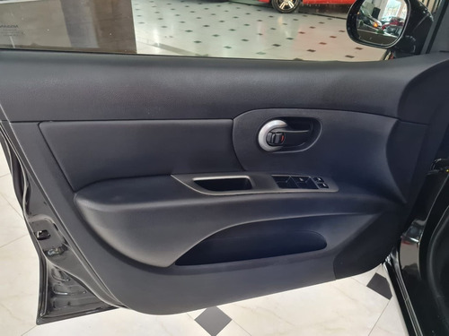 Imagem 9 de 20 de Nissan Livina 1.8 Sl 16v 2012