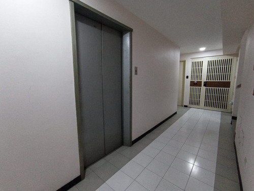 Imagen 20 de 26 de Venta Apartamento Colinas De Bello Monte 89m2, 3h/2b/2e