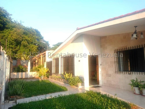 Julio Latouche 24-7529 Casa En Venta Trigal Sur Valencia, Amplia, Cómoda, Totalmente Re-modelada, Tanque Subterráneo