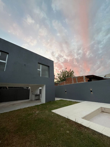 Casa En Alquiler En Lisandro Olmos