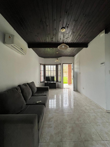 Casa De Tres Dormitorios En Roldan Pileta Jardin Amplia