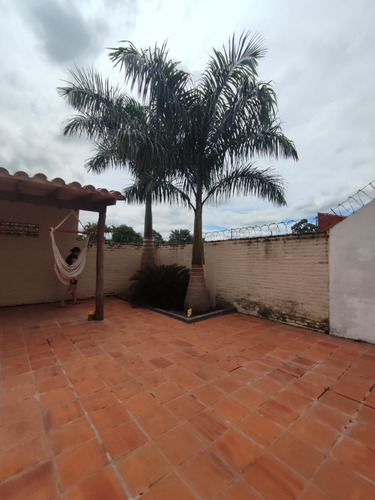 Imagen 8 de 17 de Casa Con Piscina Tipo Quinta En Mariano De 4 Dormitorios 3 Baños Terreno 441 M2 Construcción 220 M2