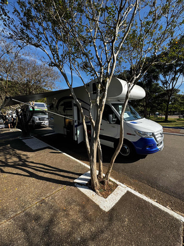Motorhome Sprinter517 2024 Para 6pessoas Viajando E Dormindo