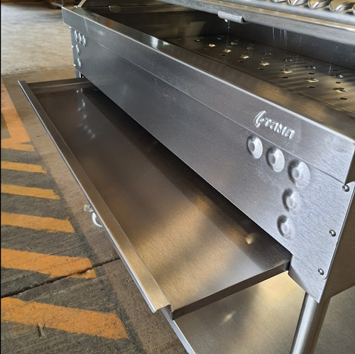 Asadores Argentinos Para Carbón Acero Inoxidable 120cm) 77kg Color Plateado