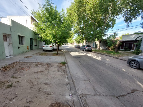 Casa A Reciclar + Cochera + Patio