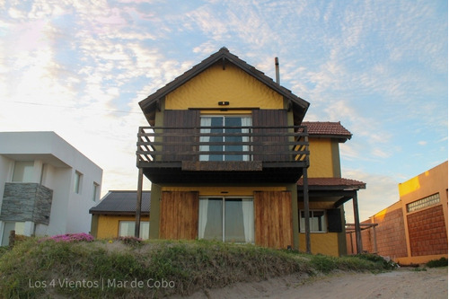 Dos Casas Frente Al  Mar De Cobo Amplios Ambientes, Para 6 Y 5 Personas