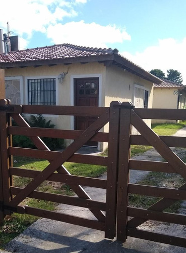 Casa En Venta - 2 Dormitorios 1 Baño 1 Cochera - 100 Mts2 - Mar Del Tuyu