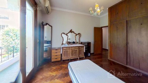 Venta De Departamento En Belgrano R De 5 Ambientes.