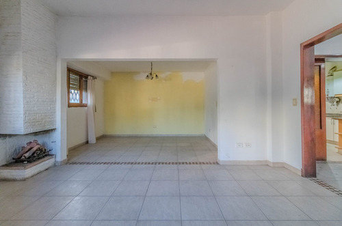 Casa · En Venta · Con Terraza · 4 Ambientes · Villa Domínico