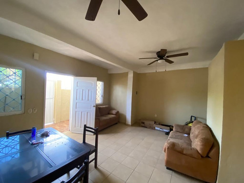 Excelente Casa En La Colosio R.a