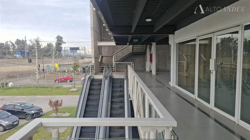 Arriendo Local Comercial / 90 Mt2 / 2 Baños / Strip Center
