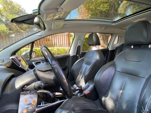 Imagen 12 de 15 de Peugeot 2008 Premier 1