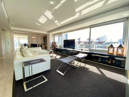Imagen 6 de 30 de Apartamento En Venta Con Vista A Playa Brava