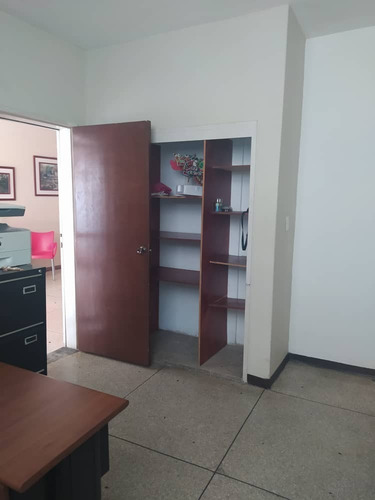 Imagen 19 de 20 de Perfecto Para Remodelar En Pleno Centro De Maracay Espacioso Apto.170 Mts2