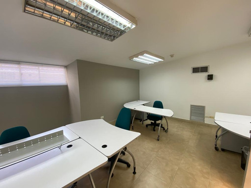 Oficina En Alquiler Equipada En Maracaibo Ml
