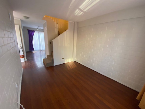 Casa De 2 Pisos 3d Y 2 Baños En Excelente Estado