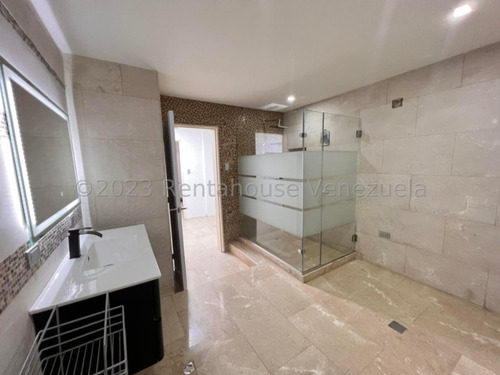 Casa Townhouse En Venta De 4 Niveles En Cantarrana Cocina Empotrada Piso De Mármol Parrillera Seguridad Nela 24-8827