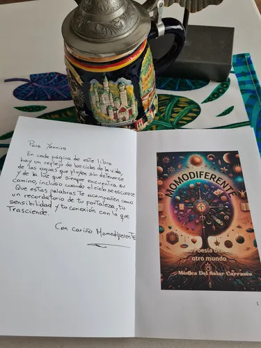 Libro Momodiferente Poesía De Otro Mundo. Autora Chilena