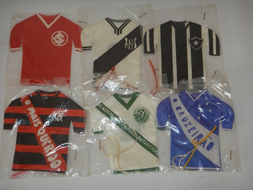 Coleção Miniatura De Camisas De Futebol 1970s - 18 Camisas (Usado)