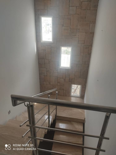 Imagen 8 de 14 de Alquiler Fijo, Bello Y Espacioso Townhouse. Jorge Coll.