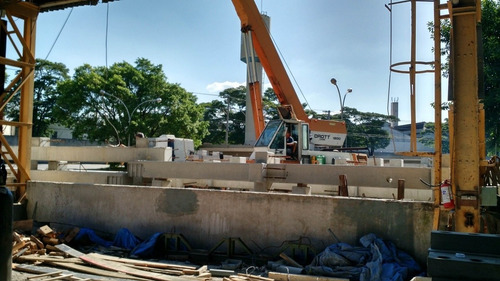 Drott Cruz Crane