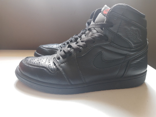 Air Jordan 1 High Triple Black