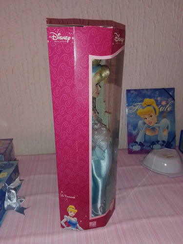 Muñeca De Porcelana Y Productos Cenicienta/cinderella (Usado)