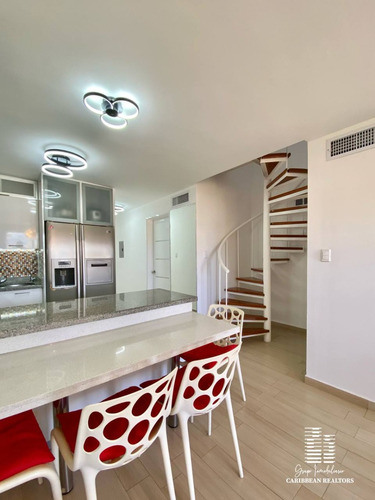 En Venta Amplio Apartamento Duplex Tipo Ph, En El Exclusivo Condominio Loma Real En Playa Moreno.