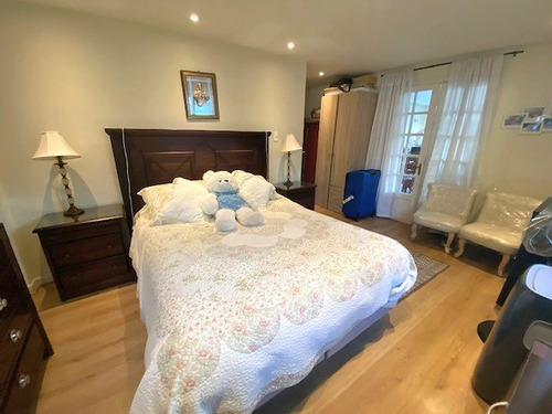 Casa En Venta De 4 Dorm. En Ñuñoa