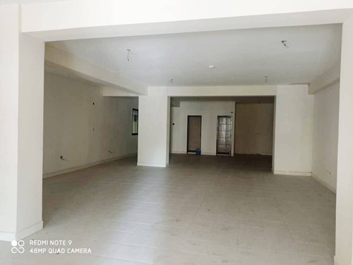 Imagen 4 de 9 de Alquiler De Local Comercial Av. Bolívar 130066