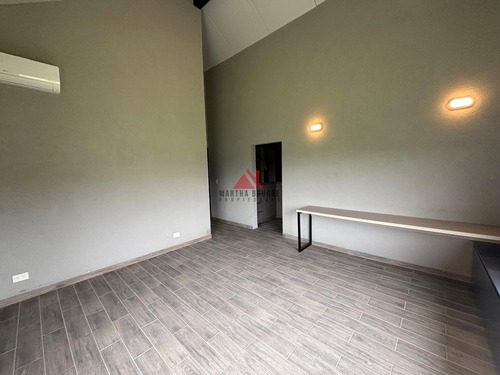 Casa En Venta En Santo Tomas, Pilar, G.b.a. Zona Norte