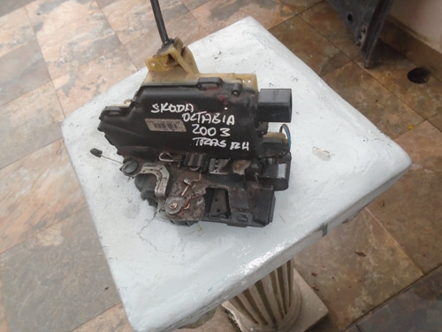 Imagen 3 de 3 de Vendo Cerradura Trasera Derecha De Skoda Octavia Año 2005